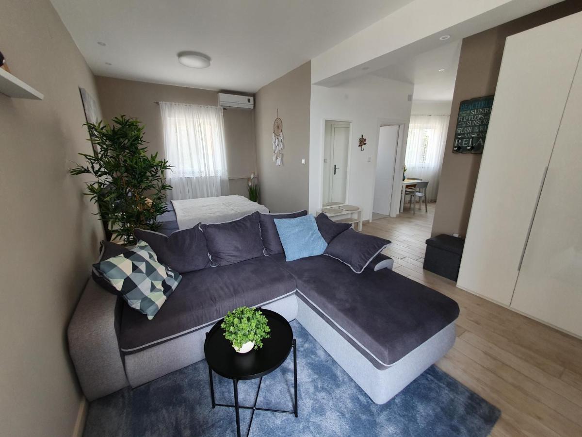 Apartment Danijela Novalja Eksteriør billede