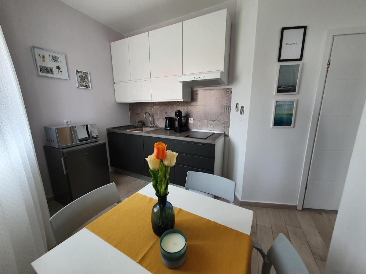 Apartment Danijela Novalja Eksteriør billede