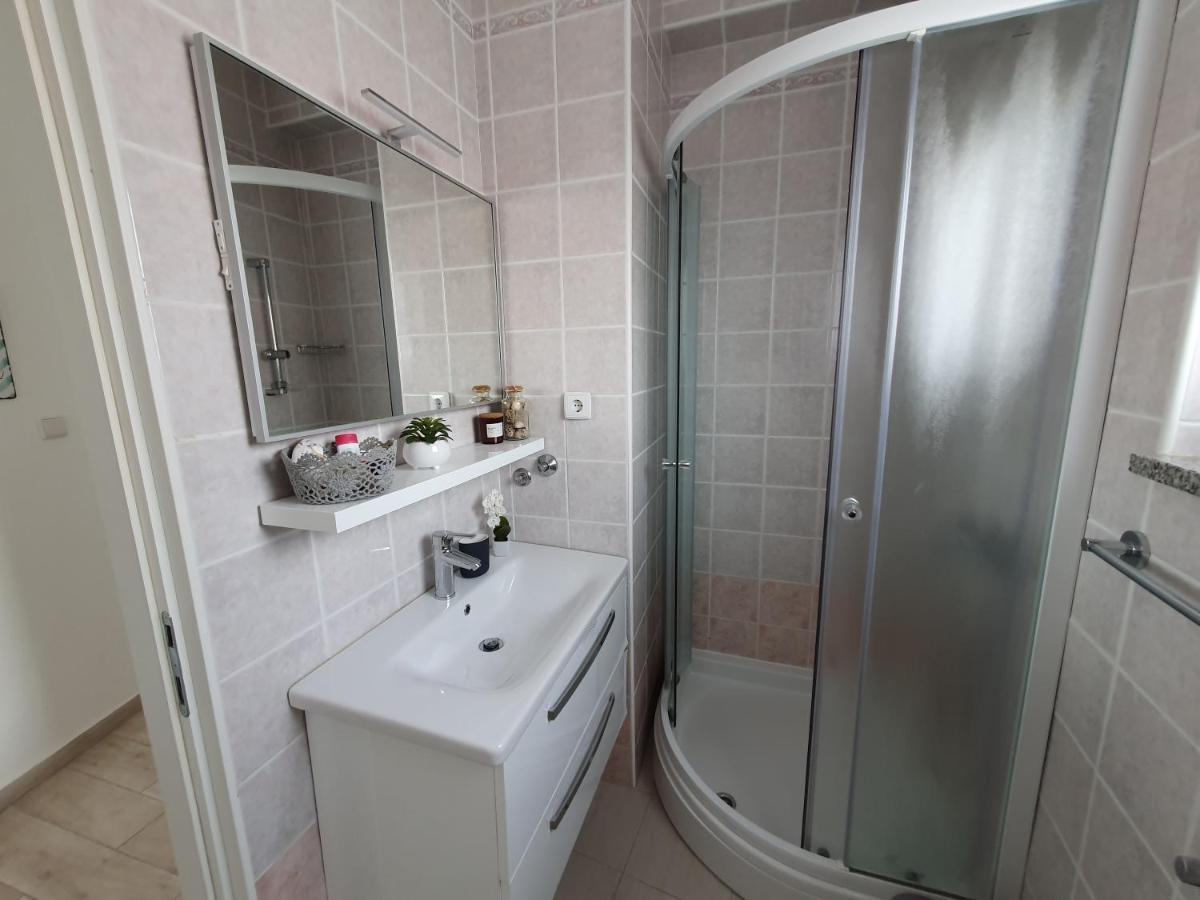 Apartment Danijela Novalja Eksteriør billede